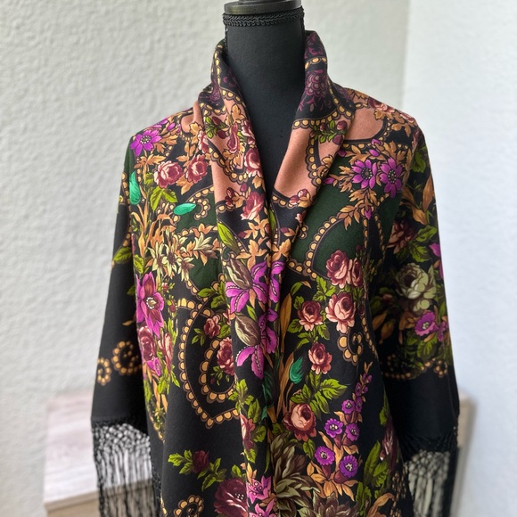 Vintage Pavlovo Posad Wool Shawl with Silk Fringe - Bright Floral Design - Picture 14 of 16
